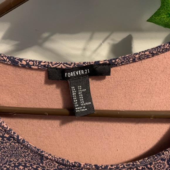 FOREVER 21 PATTERNED DRESS - Picture 4 of 4